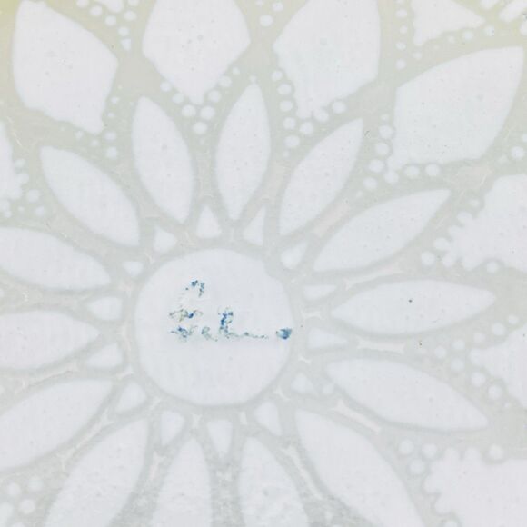 Signed Vintage Art Glass Plate Yellow White Clear Lacy Pattern 8.75 in - Picture 4 of 12